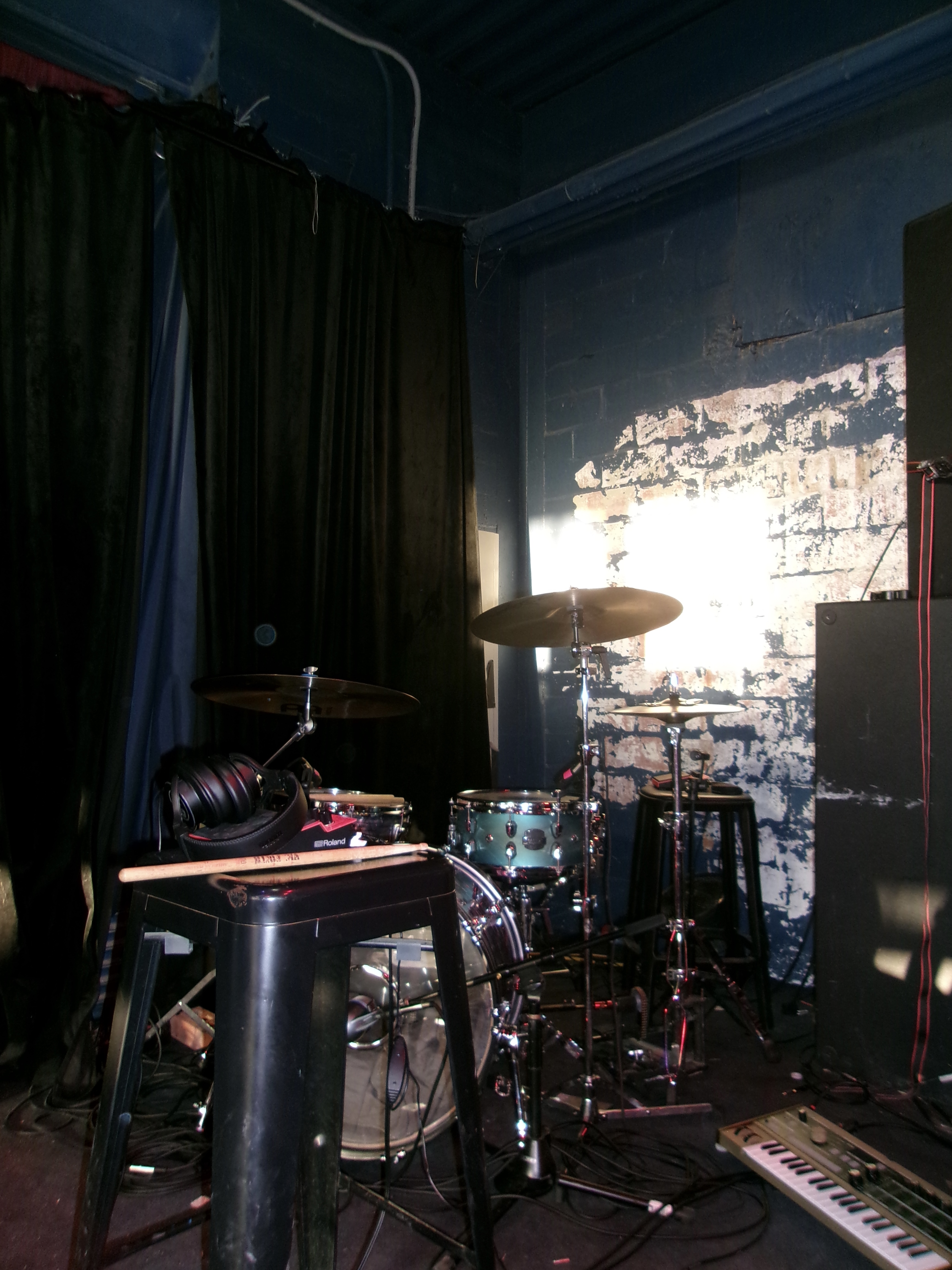 Stage setup and instruments befor the show.